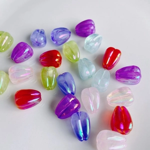 Perle a tulipano traslucide colorate con finitura iridescente per creazione gioielli