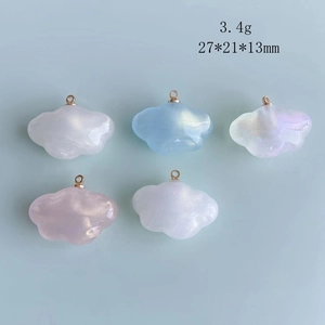 Pendentifs nuages nacrés aux tons pastel avec anneaux dorés pour bijoux DIY et chaînes