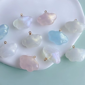 Pendentifs nuages nacrés aux couleurs pastel avec anneaux dorés pour bijoux DIY