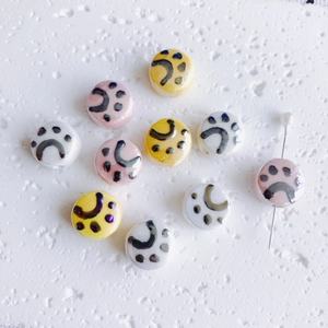 Perles Plates Rondes en Céramique Peintes à la Main Patte de Chat pour Fabrication de Bijoux DIY Bracelet Collier
