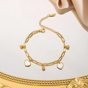 Gold-plated stainless steel chain bracelet with heart-shaped shell pendant and gold beads