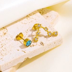 Sternbild Geburtsstein Ohrstecker in Gold mit blauen und klaren Zirkon Kristallen