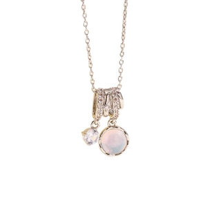Minimalistische Goldkette mit Zirkonia-Zylinder und rosa transluzentem Opal-Anhänger