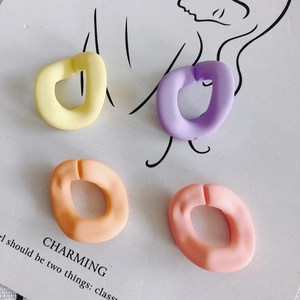 Anillos geométricos de resina mate en colores pastel para creación de joyas DIY