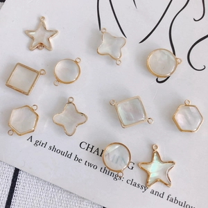 Pendentifs géométriques nacrés avec bordure dorée pour la création de bijoux DIY
