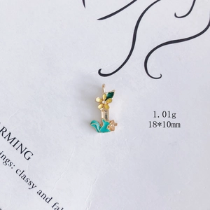 Detail der Blumen-Emaille-Anhänger Buchstabe I mit 18x10mm für DIY-Schmuckherstellung