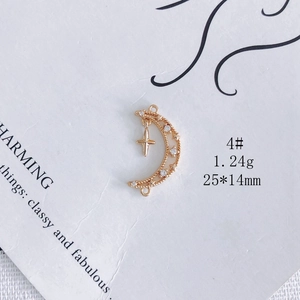 Détail du pendentif lune et étoile doré 25x14mm serti de zircons pour bijoux DIY