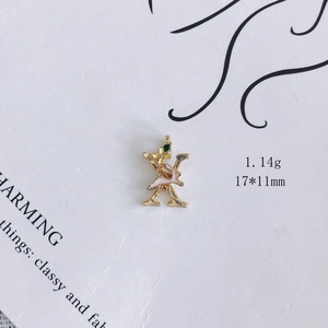 Detailaufnahme des Legierungsemail-Anhängers Buchstabe X mit rosa Hasen- und Blumencharme