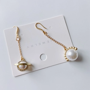 Asymmetric gold plated alloy earrings with sparkling rhinestones and white pearls