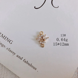 Macro shot of 18k gold plated bear pendant with clear zircons, size 15*12mm for DIY jewelry