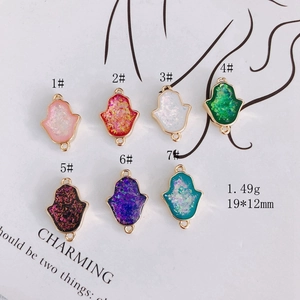 Lot de 7 connecteurs Main de Fatma colorés avec bordure dorée pour bijoux DIY
