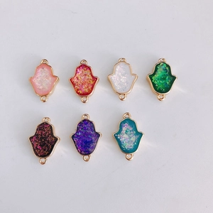 Connecteurs Main de Fatma dorés avec résine colorée pour la création de bijoux DIY