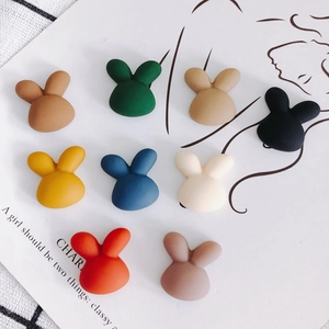 Matte Hasen-Anhänger aus Harz in neun Farben für DIY-Schuhdeko und Accessoires