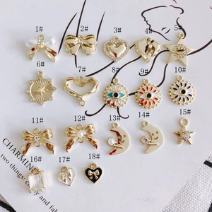 Sélection de breloques en alliage doré avec œil maléfique et nœuds pour bijoux DIY