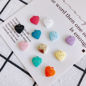 Ciondoli a cuore colorati con scritta LOVE in lega per gioielli fai-da-te in 11 colori