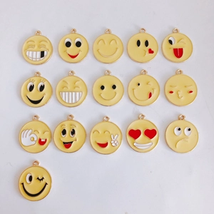 Collezione di 16 ciondoli emoji gialli in metallo per gioielli fai da te e accessori divertenti