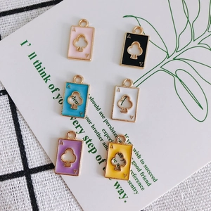 Klaveren Aas hangers in zes kleuren voor DIY sieraden maken van kettingen en oorbellen