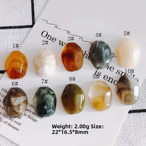 Unregelmäßige marmorierte Harzanhänger für DIY-Schmuck in verschiedenen Farben