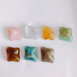 Vue à plat de cabochons en résine marbrée colorée de forme carrée pour bijoux DIY