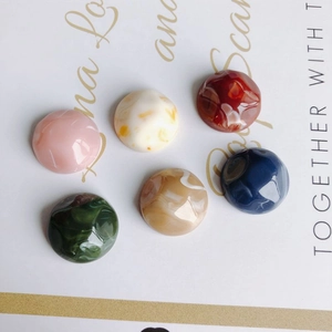 Runde DIY-Resin-Cabochons mit Marmortextur in verschiedenen Farben für Schmuckstücke