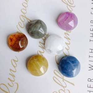 Sechser-Set marmorierte Harz-Cabochons für DIY-Schuh-Anhänger und Schmuckherstellung