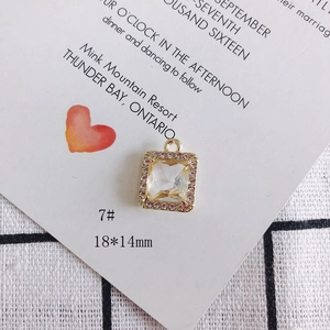 Detalle del colgante cuadrado champán de 18x14mm con borde de strass para joyería DIY