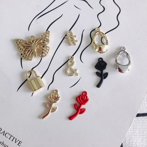 Pendentifs en Alliage Strass Künstliche Perles Rose Papillon Croix Cœur pour Fabrication de Bijoux DIY Collier Bracelet Femme