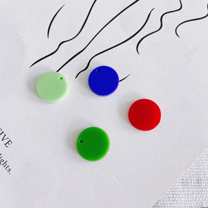 Kleurrijke 15mm ronde acrylhars hangers met voorgeboorde gaatjes voor DIY sieraden maken
