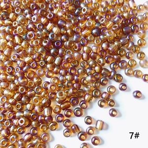 Λεπτομέρεια macro από γυάλινες χάντρες 4mm σε κεχριμπαρένιο χρυσό για κατασκευή κοσμημάτων