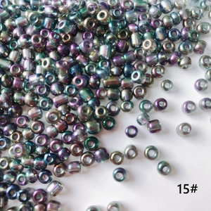 Λήψη macro από μεταλλικές ιριδίζουσες χάντρες 4mm σε μωβ και γαλαζοπράσινο για κοσμήματα