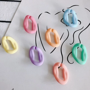 Lot de bagues en acrylique mat, formes irrégulières et évidées en 7 couleurs