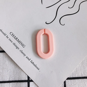 Details von mattrosa gefrosteten Acryl-Gliedern für DIY-Schmuckherstellung