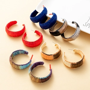 Handmade Bohemian Woven Rattan C-Shaped Hoop Earrings For Women Color Block Straw Raffia Geometric Earrings Vacation Jewelry