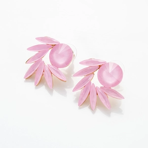 Élégantes boucles d'oreilles dorées avec cristaux roses et forme marquise
