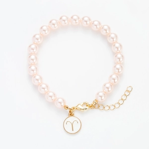Rosa Perlenarmband mit goldenem Widder-Sternzeichen-Anhänger und verstellbarem Verschluss