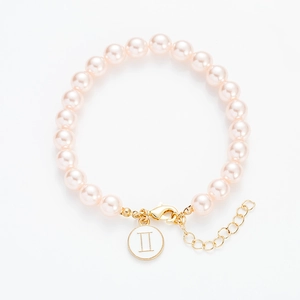 Elegantes Gemini-Sternzeichen-Armband mit pfirsichfarbenen Perlen und Goldverschluss