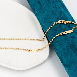 Pendentif avion de combat doré pour homme avec plaques gravées QINAI sur chaîne