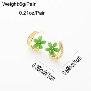 Details von 1cm Gold C-Ohrringen mit grünen Katzenaugen-Blumen und Zirkon-Steinen