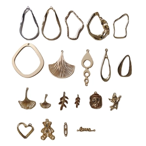 DIY jewelry alloy pendants including bear heart and leaf shapes in gold and silver finish