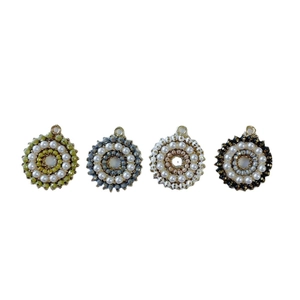 Lot de quatre breloques rondes minimalistes avec perles pour la création de bijoux DIY
