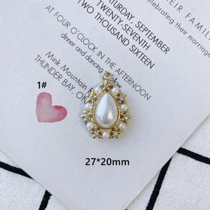 Detail of 27x20mm vintage pearl drop pendant with gold base and inlaid rhinestones