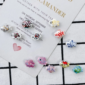 Cuentas de cerámica con forma de pez de colores para accesorios de joyería artesanal DIY