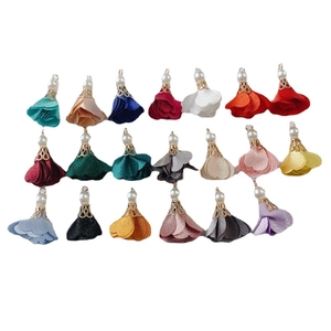 Set of 20 elegant fabric flower pendants with pearls for DIY jewelry making