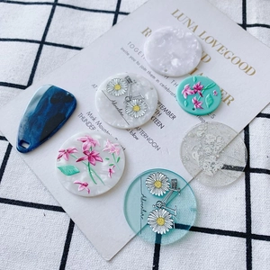 Lot de breloques en acrylique avec motifs floraux en relief et texture marbrée pour bijoux