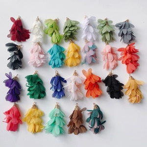 Pendentifs pompons en mousseline fleurie pour bijoux DIY avec embouts dorés