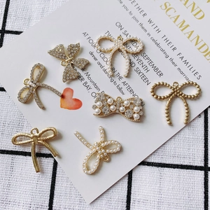 Pendentifs de Nœud en Alliage DIY Charms de Nœud Papillon Dorés Avec Fausse Künstliche Perle Strass pour Fabrication de Boucles d'Oreilles Colliers
