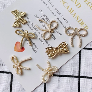 Pendentifs nœuds dorés avec perles et strass pour création de bijoux DIY