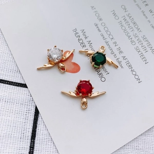 Exquisite vergoldete Anhänger mit funkelnden Kristallen in Rot, Grün und Weiß für DIY