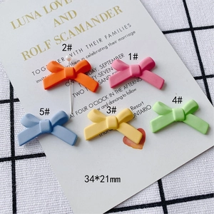 Kleurrijke 34x21mm matte legering strikbedeltjes in vijf kleuren voor DIY-sieraden maken