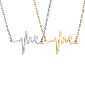 Détail de colliers avec pendentif EKG battement de cœur en finitions doré et argenté